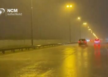 Video/ Temperatura mbi 50 gradë Celsius, Dubai prodhon shi artificial