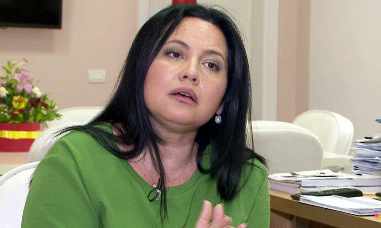 “Paguaj se të fus në punë në DAP”/ Përgjimet që fundosën zv.ministren e Brendshme