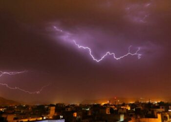 Ishin duke bërë selfi në një kullë vrojtimi në Indi, humbin jetën 11 persona të cilët u goditën nga rrufeja