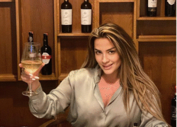 ‘Për ty që s’mbete asnjëherë në tokë pas një rrëzimi’, Rozana Radi ka një urim special për ditëlindjen e saj