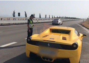 Çmenduri në “Bypass-in” e Fierit, polaku me Ferrari fluturon me 231 km/h, makina ishte në kërkim