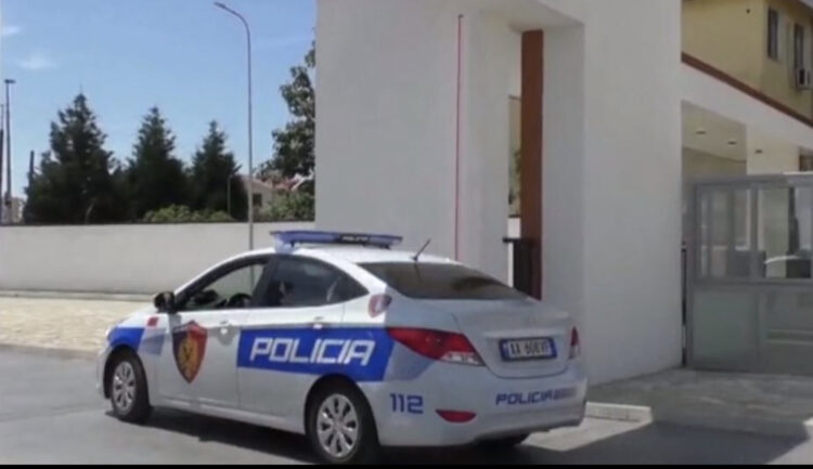 E RËNDË/ Burri vret gruan dhe më pas qëllon veten me automatik, trupat gjenden pas disa ditësh nga policia