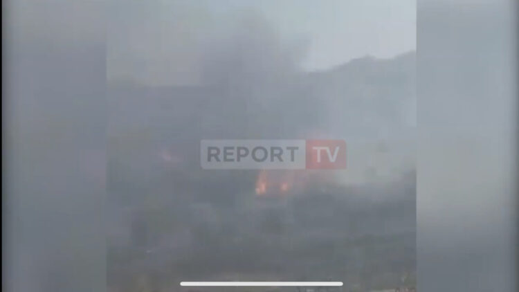 Zjarr i madh në fshatin Aliko në Finiq, evakuohen banorët