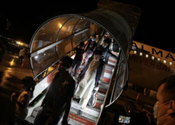Mbërrijnë në Shqipëri 2 avionë të tjerë me 182 afganë! Dërgohen në ‘Qytet Studenti’ dhe në hotelet e Durrësit