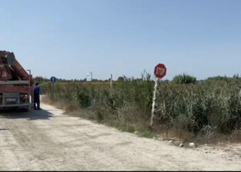 Shoferit i ra infrakt! Makina bie në kanal, dy punonjësit e kompanisë së sigurisë mbyten në Fier, GPS gjeti vendndodhjen e mjetit