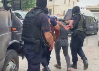 Në kërkim nga Abu Dhabi për grabitje me armë, kapet në Morinë 51- vjeçari