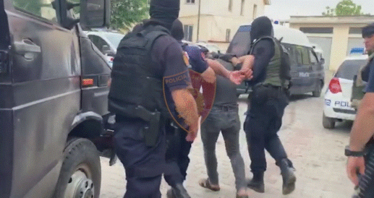 Në kërkim nga Abu Dhabi për grabitje me armë, kapet në Morinë 51- vjeçari