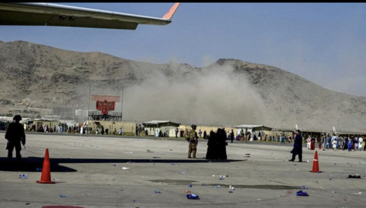 200 persona humbën jetën në Kabul ,dëshmitarët: Jo të gjithë u vranë nga sulmi, pati të shtëna dhe nga ushtarët amerikanë