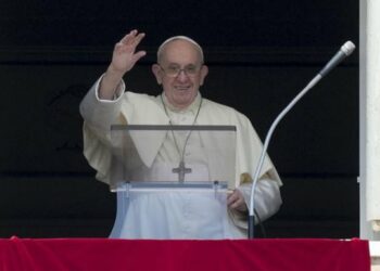 Papa Françesku mbështet vaksinimin kundër Covid-19, e konsideron një “akt dashurie”