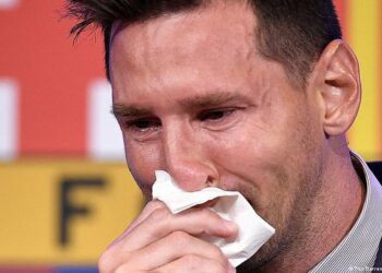 Bota ndal dhe qan me Messi-n, çastet emocionuese nga largimi i yllit nga FC Barcelona