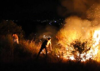 Situata me zjarret në Shqipëri, VOA: Pritet ndihma nga BE