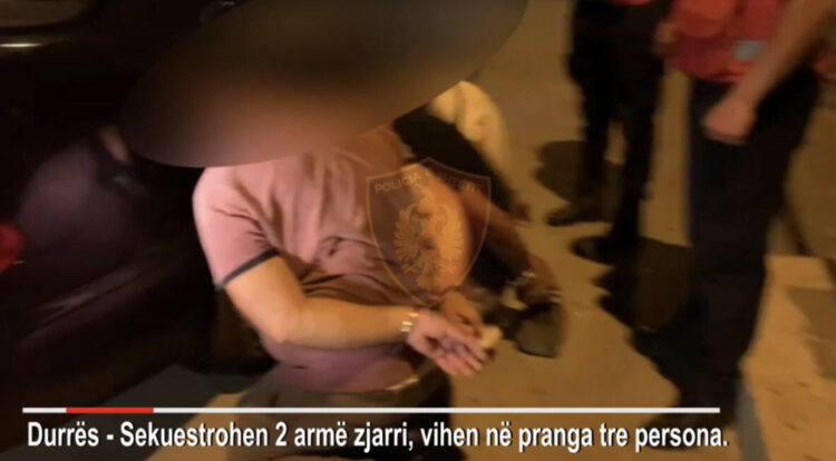 EMRAT/ Armë në automjet, arrestohen tre persona në Durrës