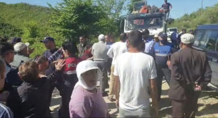 Në luftë prej muajsh me “Salillarin” dhe policinë, banorët e Lumasit futen në grevë urie, duan takim me Ramën