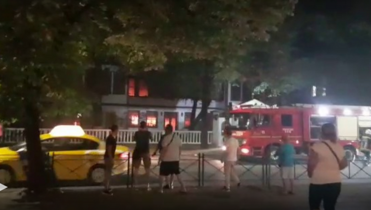 I vihet flaka Sarajeve të Toptanëve në qendër të Tiranës