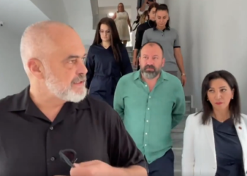 Rama: Vaksinimi i studentëve dhe i pedagogëve do jetë i detyrueshëm, nëse nuk doni rrini jashtë auditoreve