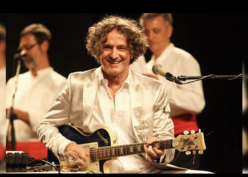 Bashkia e Korçës nuk e anuloi pjesmarrjen e tij, këngëtari serb Bregovic ngjitet në skenë me këngë shqip