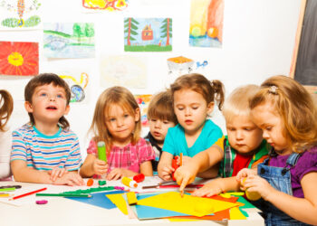 Pasojat e emigrimit: Kukësi, Fieri, Vlora dhe Berati pësojnë rënien më të madhe të lindje në 4 vitet e fundit