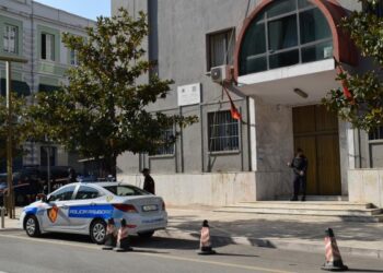 I futet me forcë në banesë dhe bën për spital ish-vjehrrën, në kërkim 30-vjeçarja