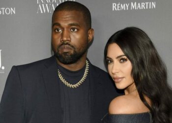 Kim Kardashian do të vijojë të mbajë mbiemrin e Kanye West