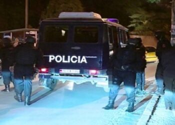 RENEA del në terren/ Kontrolle të befasishme në tre qytete, disa të arrestuar, sekuestrohen armë e drogë