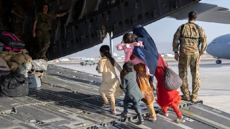 Alarm për sulm terrorist në aeroportin e Kabulit! SHBA thirrje qytetarëve: Largohuni