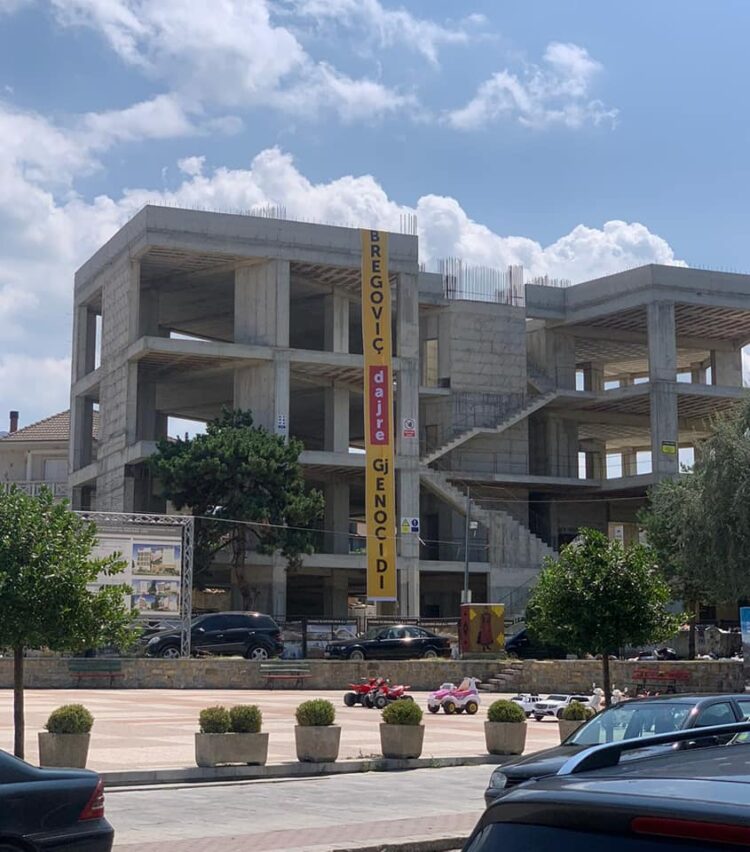 LVV në Shqipëri ndërmerr aksion kundër pjesëmarrjes së Goran Bregoviçit në Festën e Birrës në Korçë