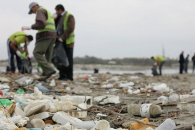 Nën kushtet e pandemisë, turizmi bregdetar në mëshirë të fatit. Pushteti vendor braktisi dezinfektimin e plazheve