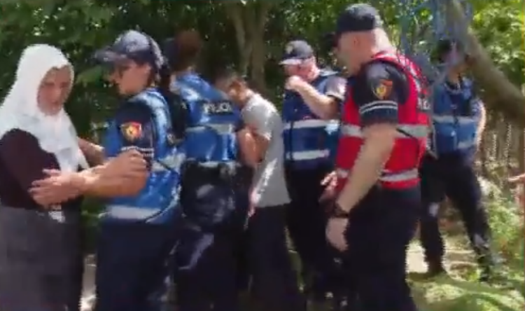 Përplasje në Baldushk/ Banorët: Do ndërtohen 52 vila, çfarë është kjo hata e zezë që po na bëhet