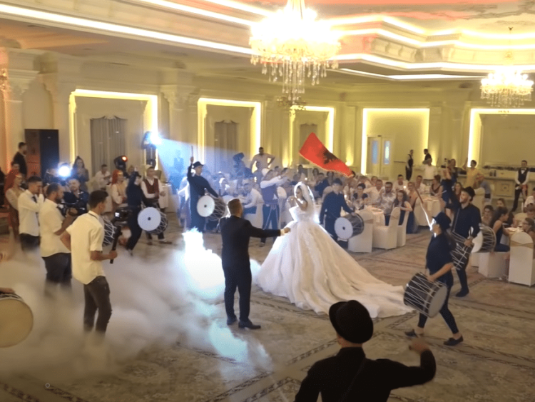 Organizoi ceremoni me pjesëmarrës mbi numrin e përcaktuar, gjobitet pronari i lokalit në Kurbin