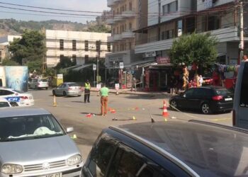 Makina në Lezhë përplas një fëmijë teksa kalonte rrugën, 6-vjeçari në gjendje të rëndë