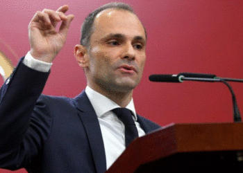 Filipçe: Do të hiqet leja për hyrje në kafene me një dozë, duhet vaksinim i plotë