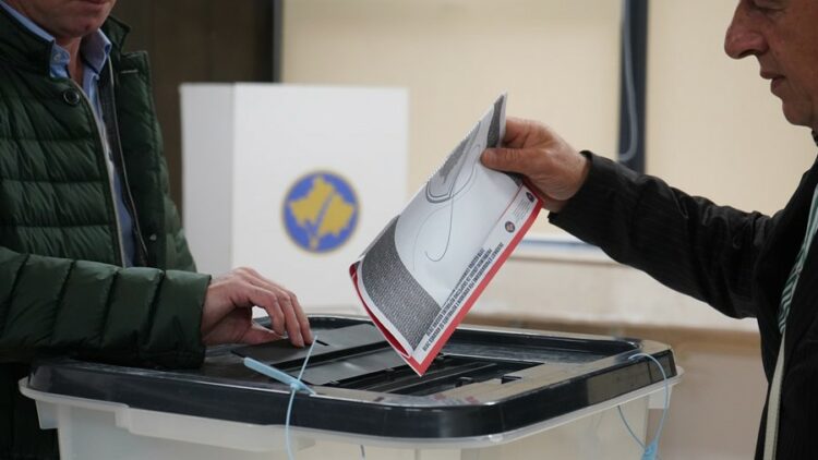 Zgjedhjet lokale në Kosovë/ DW: Shumë kandidatë, me probleme ligjore