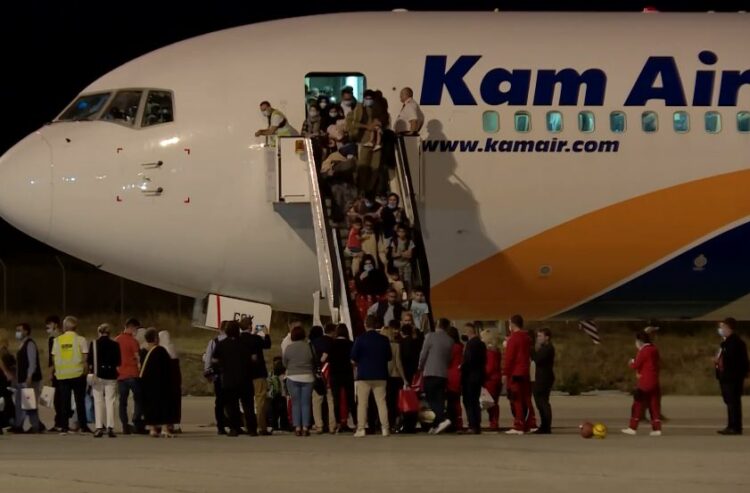 Mbërrin grupi i parë prej 149 afganëve në Maqedoninë e Veriut