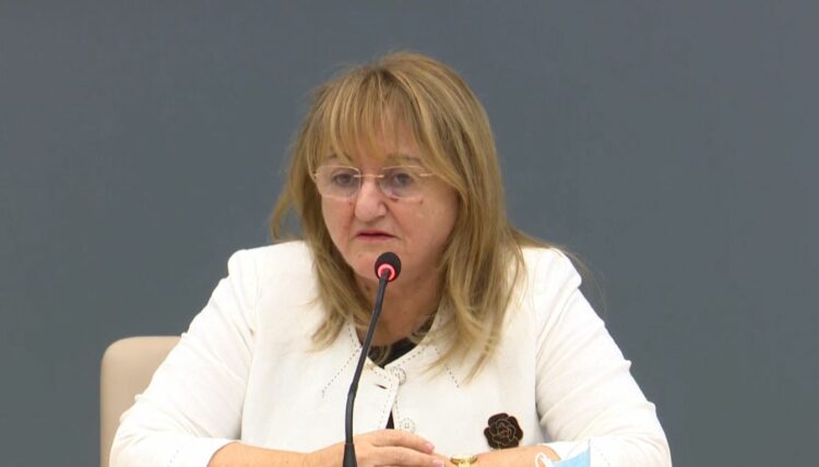 Ulet ora policore/ Vaksinim të detyruar për studentët, mësuesit e stafet mjekësore. Karantinë 10 ditore për ata që hyjnë në Shqipëri