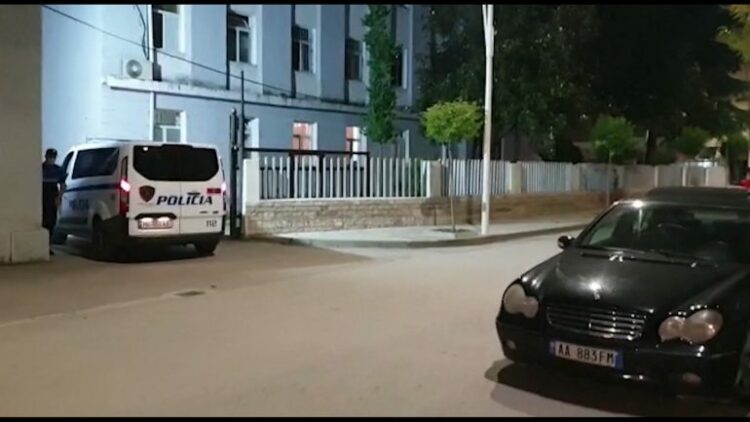 Plagosja e 24-vjeçarit në Berat, policia shpall në kërkim 2 persona