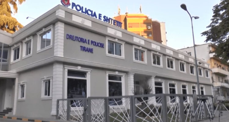 U kapën me lëndë narkotike në Tiranë, arrestohet një i ri dhe procedohen 2 të tjerë