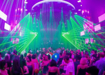 Merret vendimi në Kosovë: Qytetarët s’mund të shkojnë në dasma dhe klube nate pa u vaksinuar