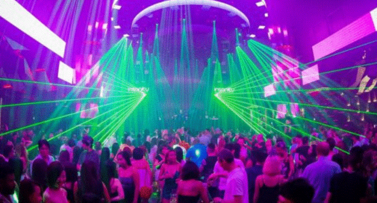 Merret vendimi në Kosovë: Qytetarët s’mund të shkojnë në dasma dhe klube nate pa u vaksinuar