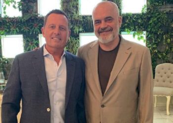 Richard Grenell për vizitë në Shqipëri, publikon foton me Ramën: Rrëfime ngjarjesh me mikun tim, në Tiranën e nxehtë