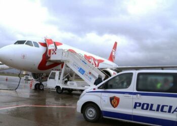 Situata në Afganistan, mbërrin sot në Rinas avioni i parë me 300 afganë