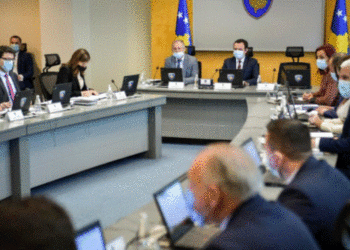 Qeveria e Kosovës miraton vendimin për strehimin e afganëve