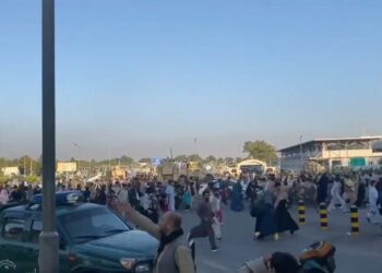 Ministri britanik: Alarm për sulm terrorist në aeroportin e Kabulit