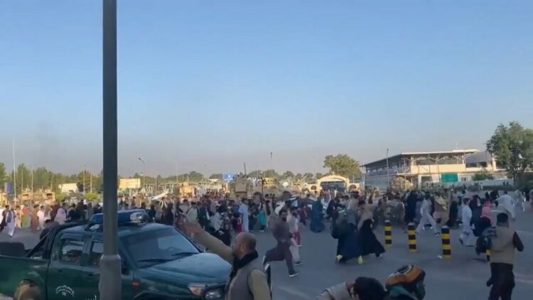 Ministri britanik: Alarm për sulm terrorist në aeroportin e Kabulit