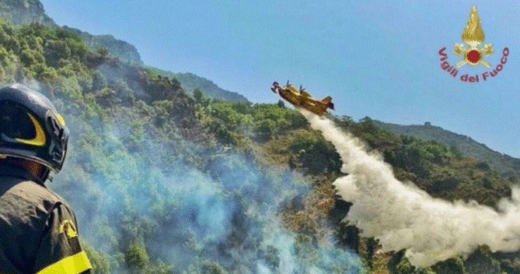 Situata nga zjarret në Itali, Kalabria dhe Siçilia kërkojnë të shpallet gjendja e jashtëzakonshme