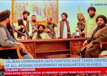 E pushtuan totalisht/ Talebanët bëjnë foto nga zyra e presidentit të Afganistanit