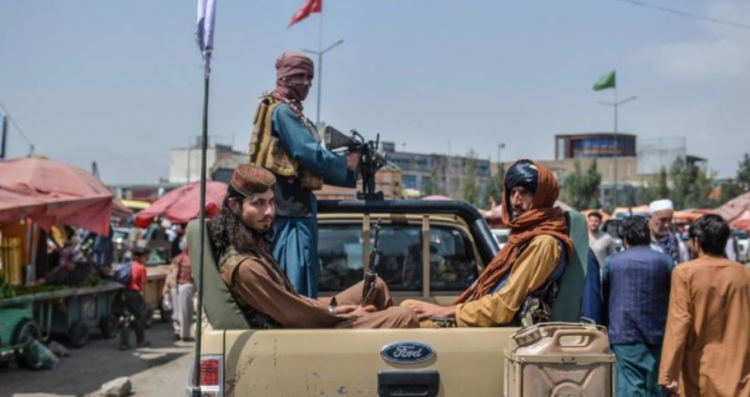 Talebanën sulmojnë e rrahin gazetarin dhe kameramanin afgan