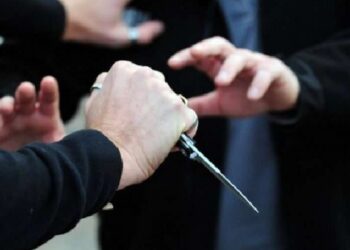 Sarandë/ Sherr në plazh, qëllohet me thikë 16-vjeçari