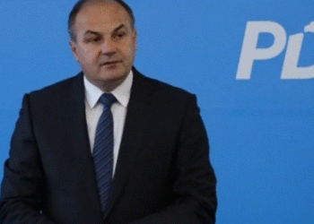 Enver Hoxhaj largohet nga Kryesia e PDK-së