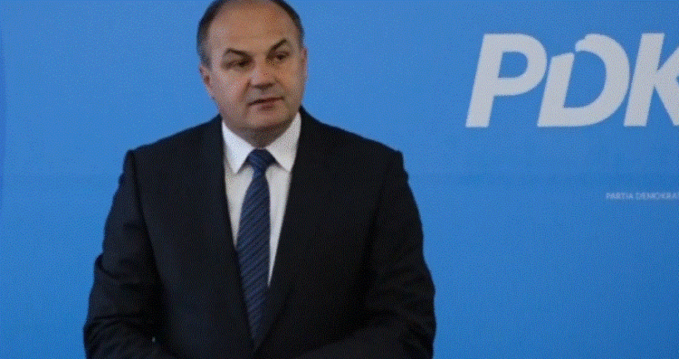 Enver Hoxhaj largohet nga Kryesia e PDK-së