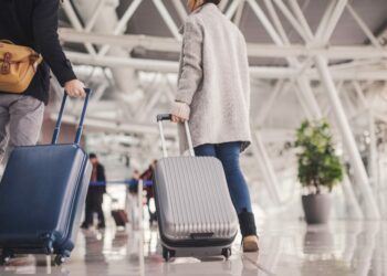 INSTAT zbulon grupmoshat që udhëtojnë më shumë jashtë vendit, kryesojnë të rinjtë dhe 55 vjeçarët